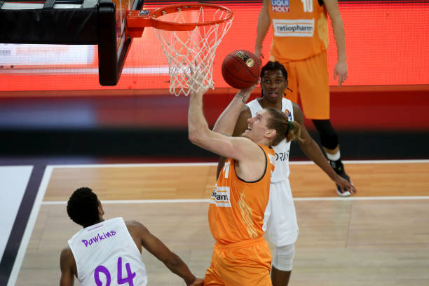 在对阵多位 在对阵多位