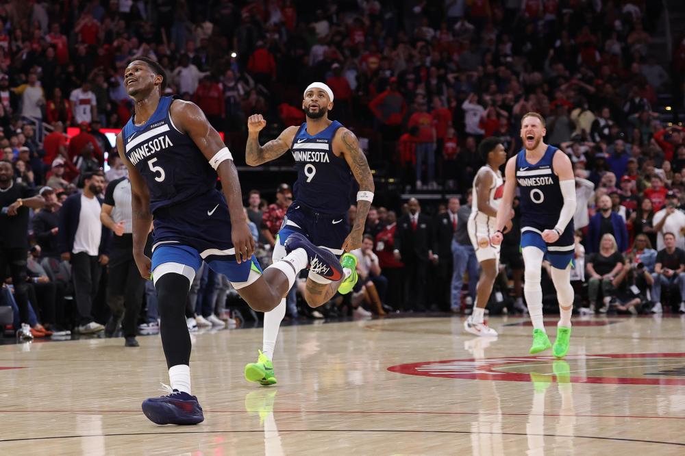 球迷们不仅 球迷们不仅